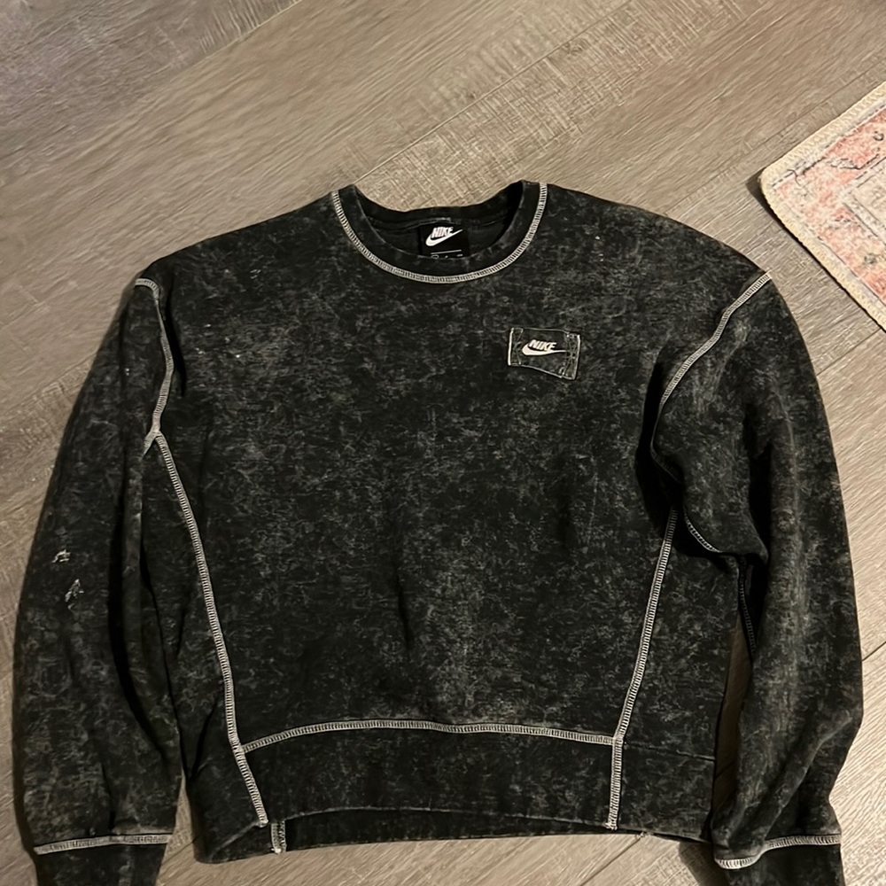Nike women’s crew neck- size small!